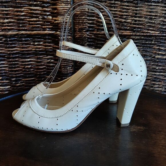 CHANEL Peep Toe Mary Jane Pumps 38 Cream Perforated Leather Heels Logo Old Money - Picture 7 of 15